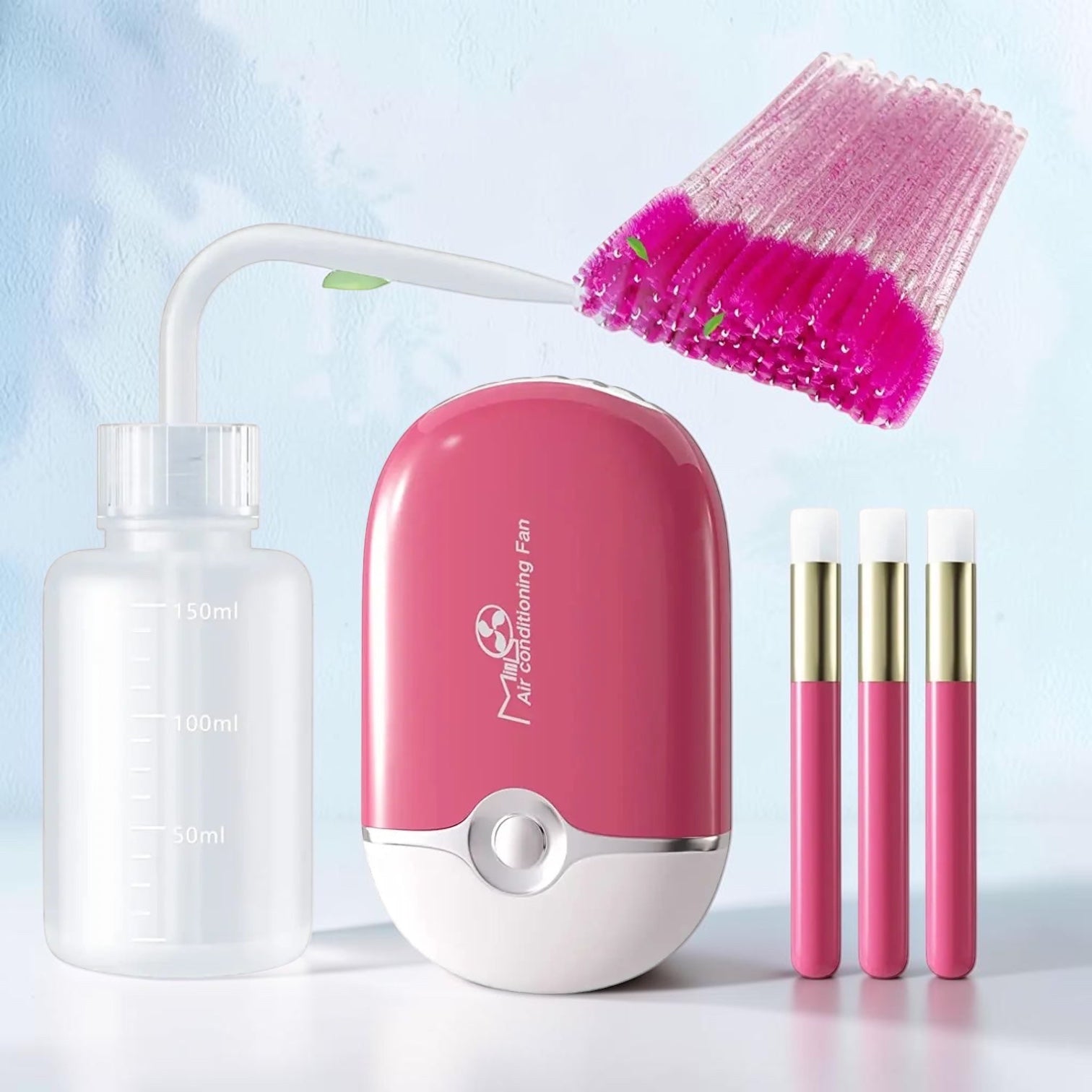 House of Tresse LashBreeze Kit mit pinkem Wimpernventilator, Reinigungsflasche, drei Spezialpinseln und Wimpernbürstchen.